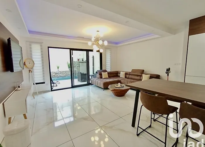 Maison De - Les Grands Buffets 纳博讷